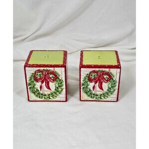 Mainstreet Collection Christmas Wreath Salt and Pepper Shakers